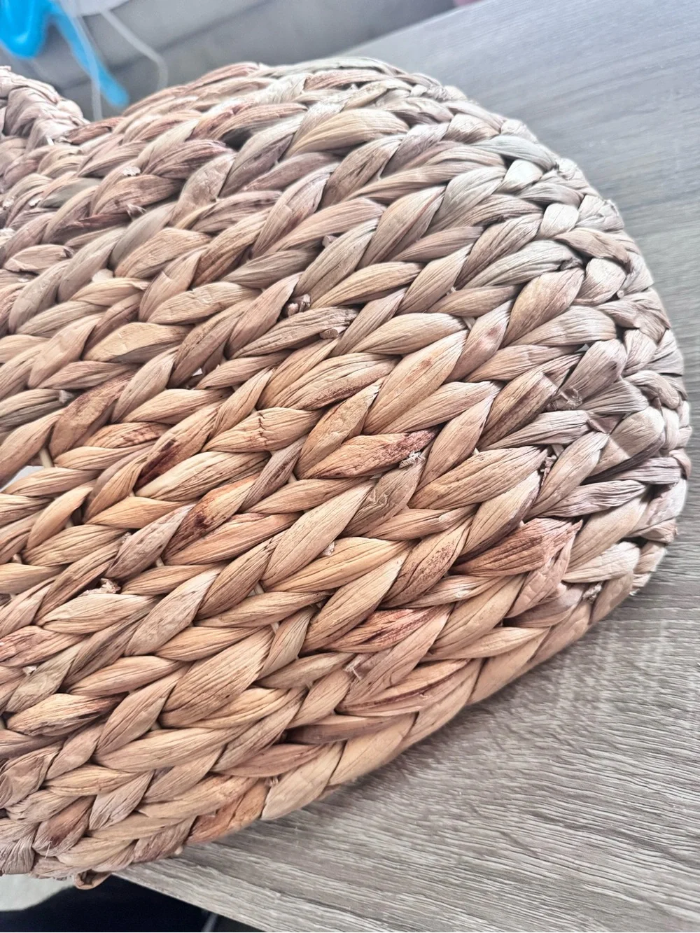 N/A handwoven round